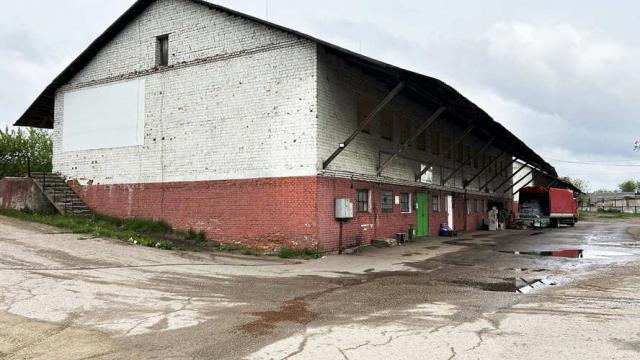 Комплекс 7 зданий торговой базы (АБК, магазин, склады и гаражи) общей пл. 3885,8 кв.м. с сетями и благоустройством территории, расположенных на земельном участке пл. 1,3306 га (Витебская обл., г.Витебск, ул. Горбачевского, 25)