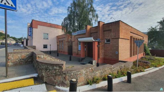 Комплекс 2 зданий магазина и кафе общей пл. 1020 кв.м., расположенных на земельном участке пл. 0,4805 га (Витебская обл., г.Орша, ул. Фридриха Энгельса, 19 и 19/1)