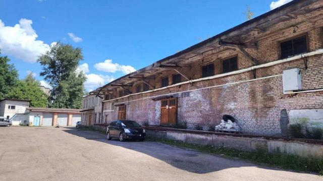 Комплекс 5 зданий торговой базы (АБК, склады и гаражи) общей пл. 2883,6 кв.м. с сетями и благоустройством территории, расположенных на земельном участке пл. 0,9684 га (Витебская обл., г.Витебск, ул. Мясникова, 4А)