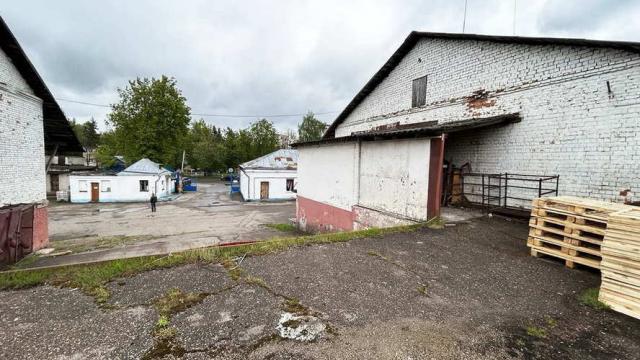 Комплекс 7 зданий торговой базы (АБК, магазин, склады и гаражи) общей пл. 3885,8 кв.м. с сетями и благоустройством территории, расположенных на земельном участке пл. 1,3306 га (Витебская обл., г.Витебск, ул. Горбачевского, 25)
