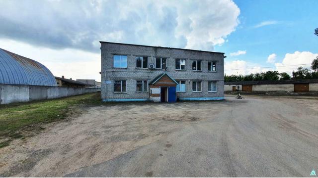 Комплекс 5 зданий торговой базы (АБК, склады и гаражи) общей пл. 2883,6 кв.м. с сетями и благоустройством территории, расположенных на земельном участке пл. 0,9684 га (Витебская обл., г.Витебск, ул. Мясникова, 4А)