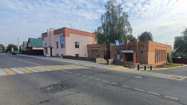 Комплекс 2 зданий магазина и кафе общей пл. 1020 кв.м., расположенных на земельном участке пл. 0,4805 га (Витебская обл., г.Орша, ул. Фридриха Энгельса, 19 и 19/1)
