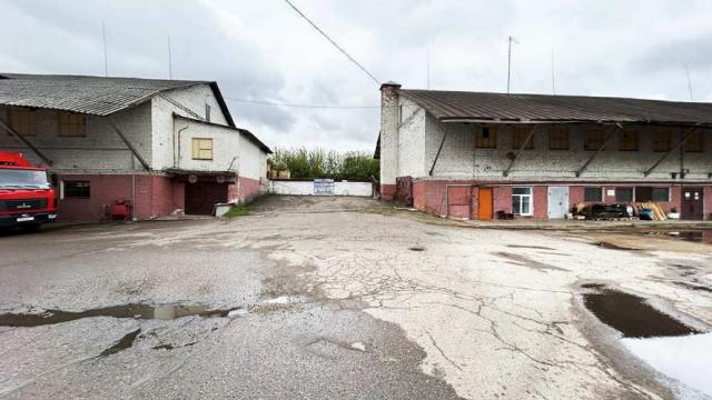 Комплекс 7 зданий торговой базы (АБК, магазин, склады и гаражи) общей пл. 3885,8 кв.м. с сетями и благоустройством территории, расположенных на земельном участке пл. 1,3306 га (Витебская обл., г.Витебск, ул. Горбачевского, 25)