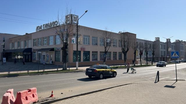 Капитальное строение с инв. №620/C-1283, магазин «Дом торговли» пл. 9777,8 кв.м. (Минская обл., г.Дзержинск, ул. Карла Маркса, 3)