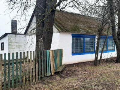 Капитальное строение с инв. №130/С-52951, магазин пл. 94,9 кв.м. (Брестская обл., Пинский р-н, Боричевичский с/с, д.Тырвовичи, ул. Центральная, 21)