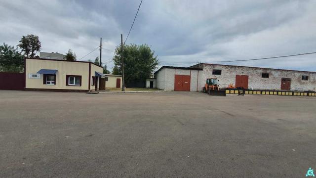 Комплекс 6 зданий торговой базы (АБК, склады и гараж) общ. пл. 11216 кв.м., расположенный на трех земельных участках общ. пл. 2,4616 га (Могилевская обл, г.Бобруйск, ул. 50 лет ВЛКСМ, 40 и 40Б)