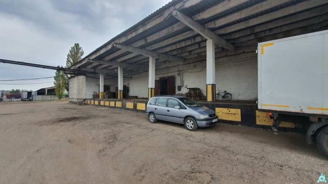 Комплекс 6 зданий торговой базы (АБК, склады и гараж) общ. пл. 11216 кв.м., расположенный на трех земельных участках общ. пл. 2,4616 га (Могилевская обл, г.Бобруйск, ул. 50 лет ВЛКСМ, 40 и 40Б)