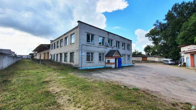 Комплекс 5 зданий торговой базы (АБК, склады и гаражи) общей пл. 2883,6 кв.м. с сетями и благоустройством территории, расположенных на земельном участке пл. 0,9684 га (Витебская обл., г.Витебск, ул. Мясникова, 4А)