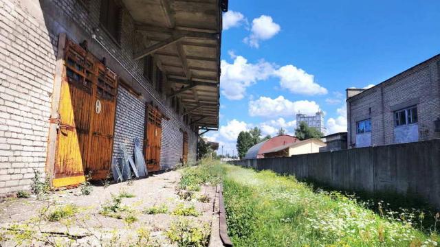 Комплекс 5 зданий торговой базы (АБК, склады и гаражи) общей пл. 2883,6 кв.м. с сетями и благоустройством территории, расположенных на земельном участке пл. 0,9684 га (Витебская обл., г.Витебск, ул. Мясникова, 4А)