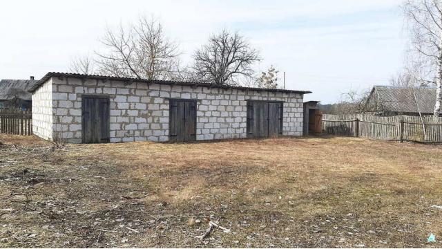 Капитальное строение с инв. №130/С-54366, магазин пл. 201,4 кв.м. (Брестская обл., Пинский р-н, Бобриковский с/с, д.Малая Плотница, ул. Первомайская, 43)