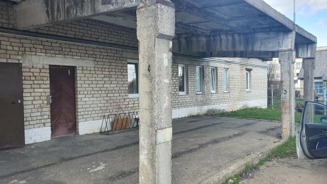Капитальное строение с инв. №211/C-8395, здание магазина «Универмаг» пл. 2143,5 кв.м. (г.Миоры, ул. Коммунистическая, 14)