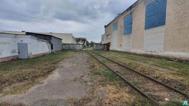 Комплекс 6 зданий торговой базы (АБК, склады и гараж) общ. пл. 11216 кв.м., расположенный на трех земельных участках общ. пл. 2,4616 га (Могилевская обл, г.Бобруйск, ул. 50 лет ВЛКСМ, 40 и 40Б)