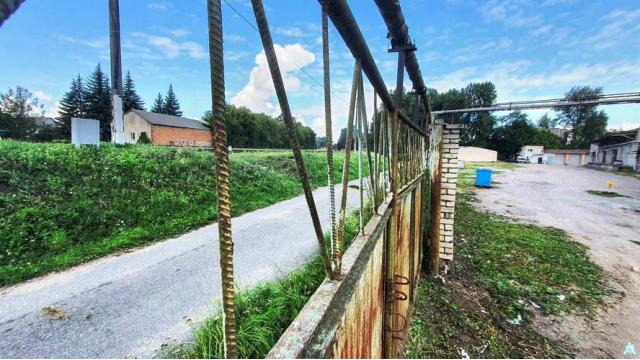 Комплекс 5 зданий торговой базы (АБК, склады и гаражи) общей пл. 2883,6 кв.м. с сетями и благоустройством территории, расположенных на земельном участке пл. 0,9684 га (Витебская обл., г.Витебск, ул. Мясникова, 4А)