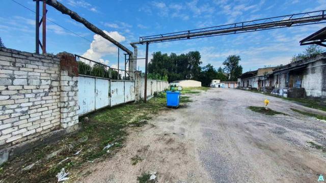 Комплекс 5 зданий торговой базы (АБК, склады и гаражи) общей пл. 2883,6 кв.м. с сетями и благоустройством территории, расположенных на земельном участке пл. 0,9684 га (Витебская обл., г.Витебск, ул. Мясникова, 4А)