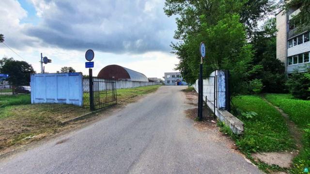 Комплекс 5 зданий торговой базы (АБК, склады и гаражи) общей пл. 2883,6 кв.м. с сетями и благоустройством территории, расположенных на земельном участке пл. 0,9684 га (Витебская обл., г.Витебск, ул. Мясникова, 4А)