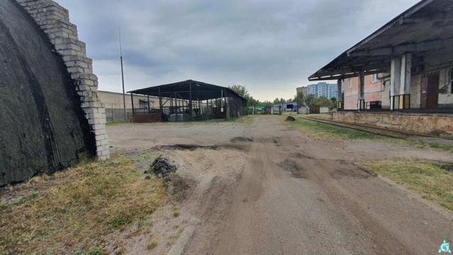 Комплекс 6 зданий торговой базы (АБК, склады и гараж) общ. пл. 11216 кв.м., расположенный на трех земельных участках общ. пл. 2,4616 га (Могилевская обл, г.Бобруйск, ул. 50 лет ВЛКСМ, 40 и 40Б)