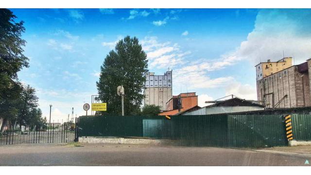 Комплекс 5 зданий торговой базы (АБК, склады и гаражи) общей пл. 2883,6 кв.м. с сетями и благоустройством территории, расположенных на земельном участке пл. 0,9684 га (Витебская обл., г.Витебск, ул. Мясникова, 4А)