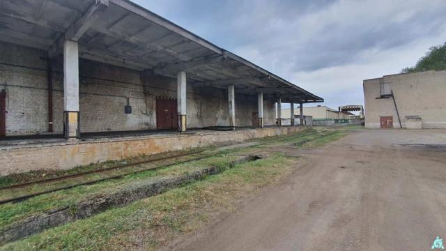 Комплекс 6 зданий торговой базы (АБК, склады и гараж) общ. пл. 11216 кв.м., расположенный на трех земельных участках общ. пл. 2,4616 га (Могилевская обл, г.Бобруйск, ул. 50 лет ВЛКСМ, 40 и 40Б)