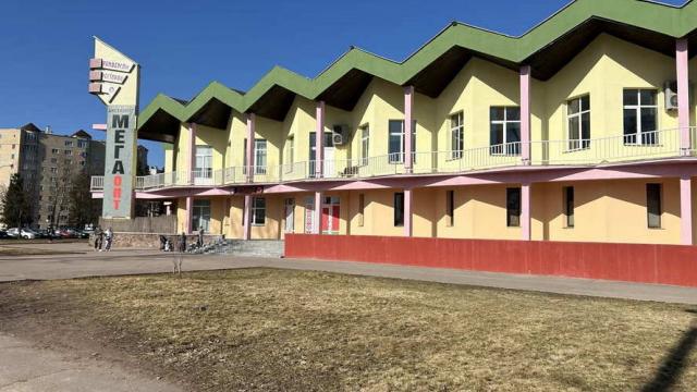 Продажа права на заключение договора аренды помещений №2 пл. 965,7 кв.м. для размещ. объекта обществен. питания, расположен. на 1-м и 2-м этажах торгового центра (Минский р-н, аг.Ждановичи, ул. Парковая, 2). Начальная цена (размер арендной платы) - 19314