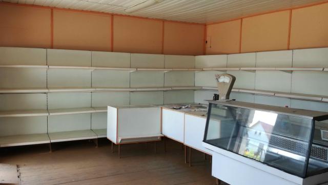 Капитальное строение с инв. №220/C-16530, магазин пл. 75 кв.м. (Глубокский р-н, д. Мамаи, ул. Центральная, 54А)