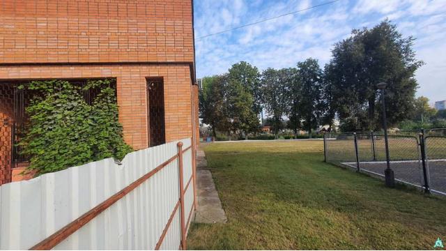 Комплекс 2 зданий магазина и кафе общей пл. 1020 кв.м., расположенных на земельном участке пл. 0,4805 га (Витебская обл., г.Орша, ул. Фридриха Энгельса, 19 и 19/1)