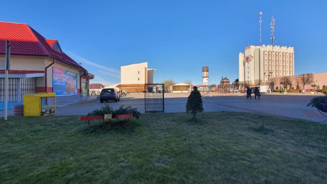Капитальное строение с инв. №220/C-5549, магазин «Универмаг» пл. 4269,4 кв.м. (г.Глубокое, ул. Ленина, 7А)