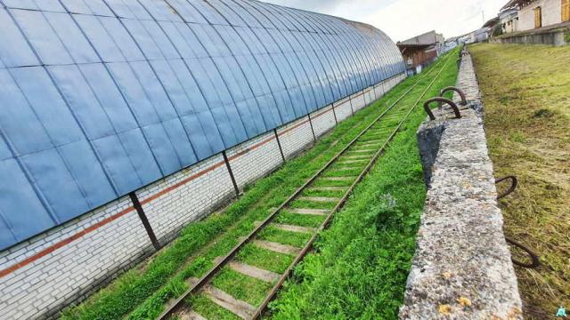 Комплекс 5 зданий торговой базы (АБК, склады и гаражи) общей пл. 2883,6 кв.м. с сетями и благоустройством территории, расположенных на земельном участке пл. 0,9684 га (Витебская обл., г.Витебск, ул. Мясникова, 4А)