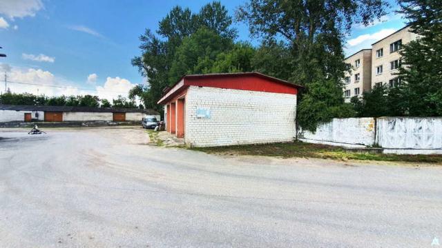 Комплекс 5 зданий торговой базы (АБК, склады и гаражи) общей пл. 2883,6 кв.м. с сетями и благоустройством территории, расположенных на земельном участке пл. 0,9684 га (Витебская обл., г.Витебск, ул. Мясникова, 4А)