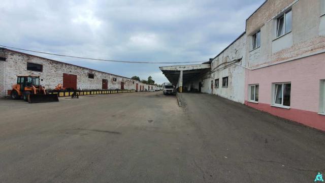 Комплекс 6 зданий торговой базы (АБК, склады и гараж) общ. пл. 11216 кв.м., расположенный на трех земельных участках общ. пл. 2,4616 га (Могилевская обл, г.Бобруйск, ул. 50 лет ВЛКСМ, 40 и 40Б)