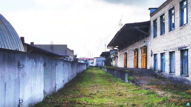 Комплекс 5 зданий торговой базы (АБК, склады и гаражи) общей пл. 2883,6 кв.м. с сетями и благоустройством территории, расположенных на земельном участке пл. 0,9684 га (Витебская обл., г.Витебск, ул. Мясникова, 4А)