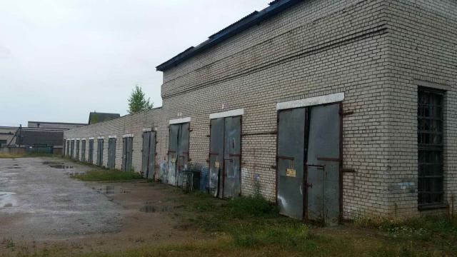 Комплекс зданий и сооружений автобазы общей пл. 1555 кв.м. с асфальтобетон. площадкой 0,8 га (г.Глубокое, ул. Железнодорожная, 1)